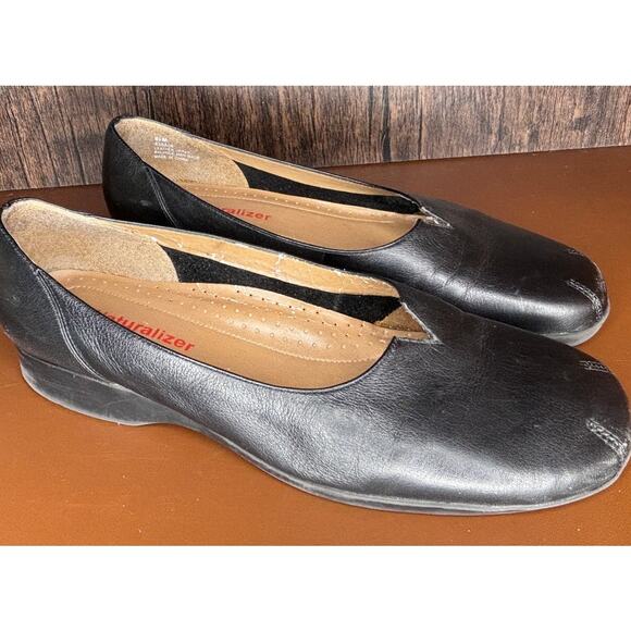 Naturalizer Flats Women’s Size 6.5M Black Leather Slip On Rubber Sole Comfort - Picture 2 of 7